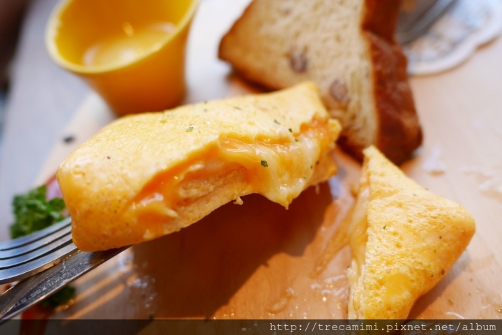 【食記】高雄Good Partner好夥伴咖啡(雙慈店)-必拍玫瑰花牆，吃完早午餐網紅換你當！南高雄最美寵物友善餐廳