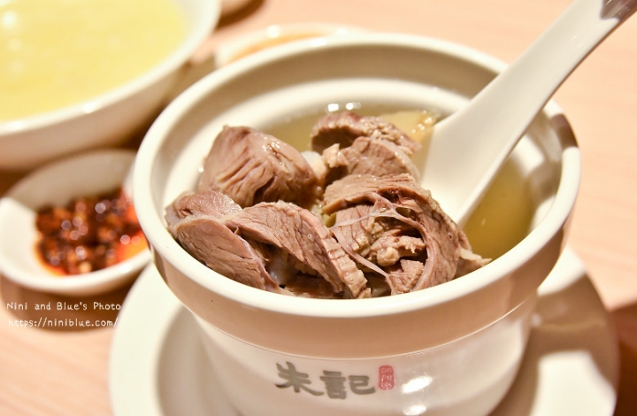 【台中大遠百】朱記餡餅粥 台中店，招牌爆漿餡餅、捲餅、小米粥、蒸餃等北方麵食，還有台中限定餐點，大遠百美食街餐廳推薦