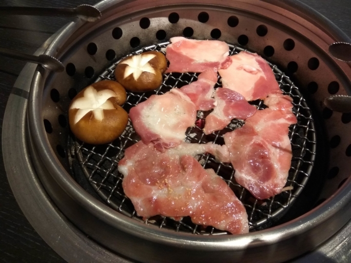 [烤肉]苗栗頭份貍來燒肉町食記~非吃到飽~套餐式~用餐氣氛佳~ 不想吃太撐來這吧!