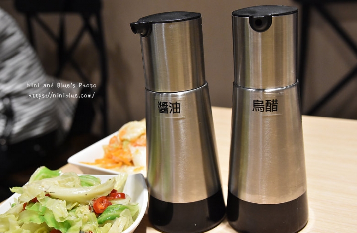 【台中大遠百】朱記餡餅粥 台中店，招牌爆漿餡餅、捲餅、小米粥、蒸餃等北方麵食，還有台中限定餐點，大遠百美食街餐廳推薦