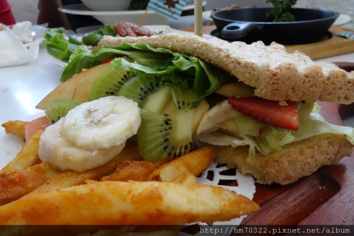 『新北食記』-板橋民生路二段．Oyami Cafe /  板橋美食 / 下午茶 / 義大利麵  / 鬆餅 / 捷運 / 新埔站