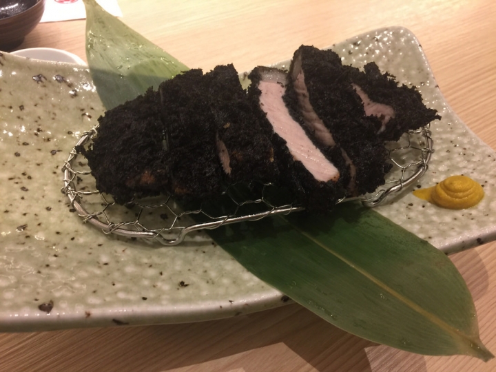 【食記】板橋大遠百。伊勢路-勝勢日式豬排~極黑黑豚里肌豬排好嫩好好吃喔
