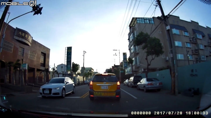 行車紀錄器對焦玻璃上的困擾