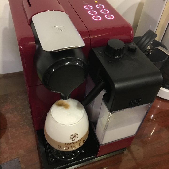 [開箱] Nespresso Lattissima Touch
