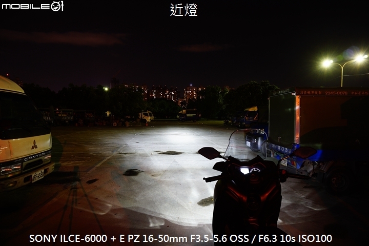 配備滿檔黃牌首選 YAMAHA XMAX 300 市區試駕、油耗測試與保養分析