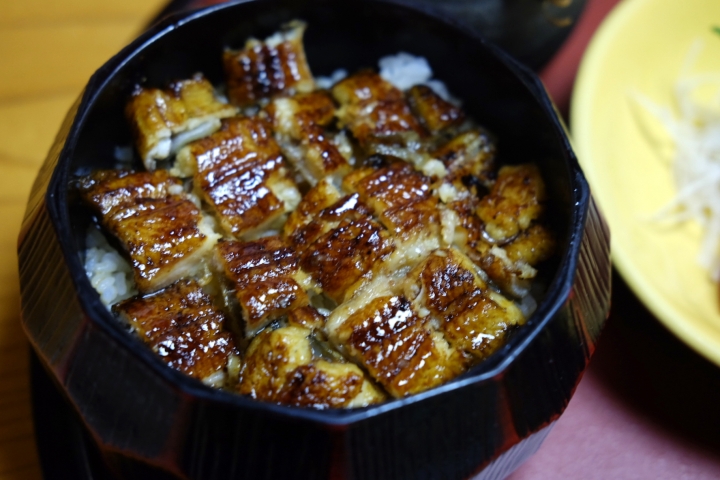 著名鰻魚料理「鰻魚蓋飯」的美味吃法