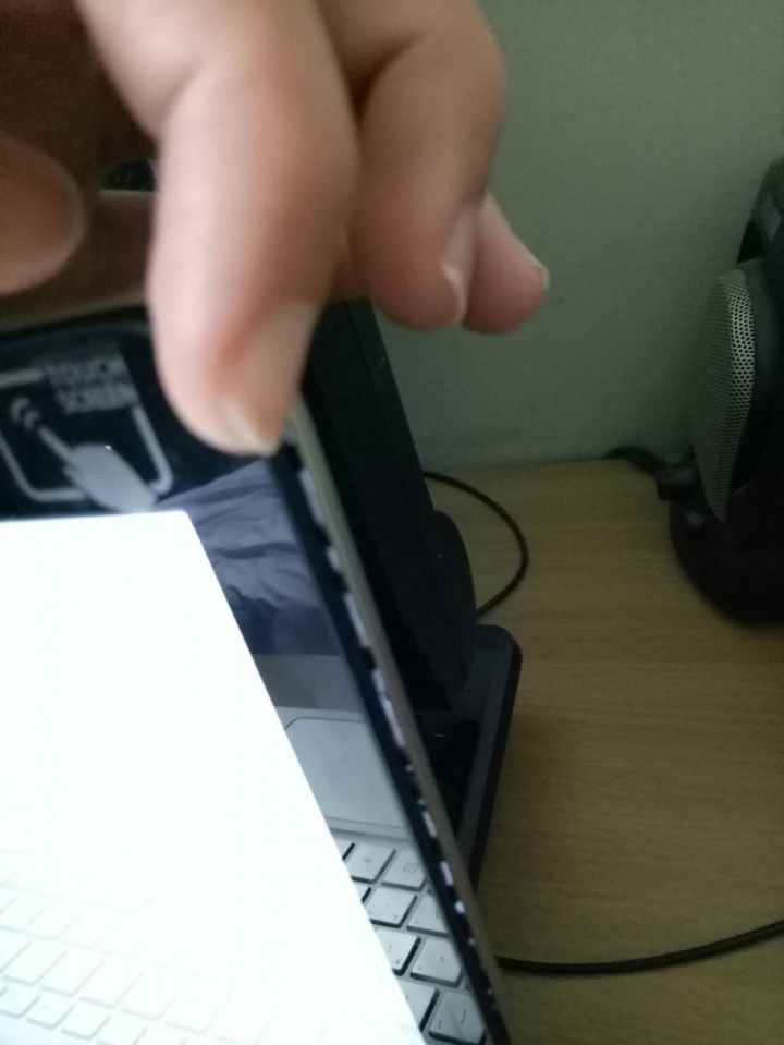 ASUS UX360CA 才買不到一週螢幕好像就快撥離了怎麼辦？？