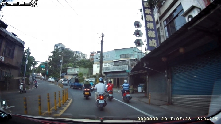 行車紀錄器對焦玻璃上的困擾