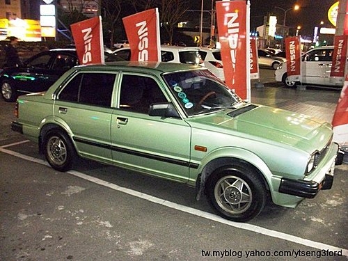 今天在路上看到一台二代civic