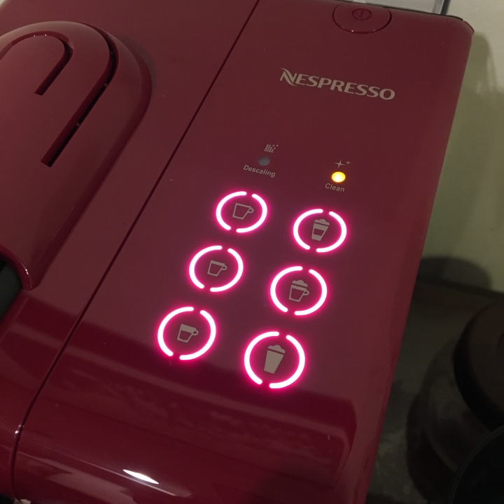 [開箱] Nespresso Lattissima Touch