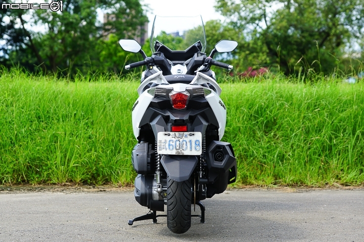 正面對決！YAMAHA XMAX vs SYM CRUiSYM 2017 上半年同價位黃牌羊大PK