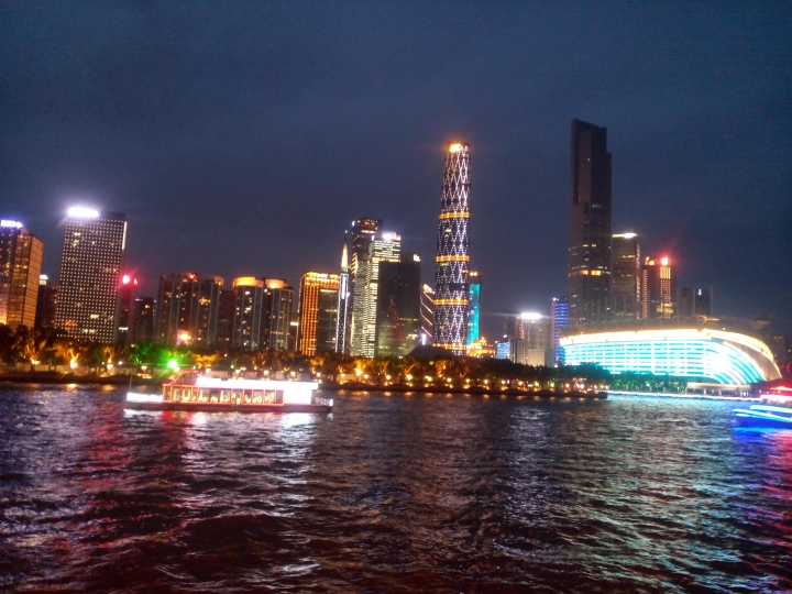 今年換手機前， infocus M530夜景垂死掙扎的夜景照片。