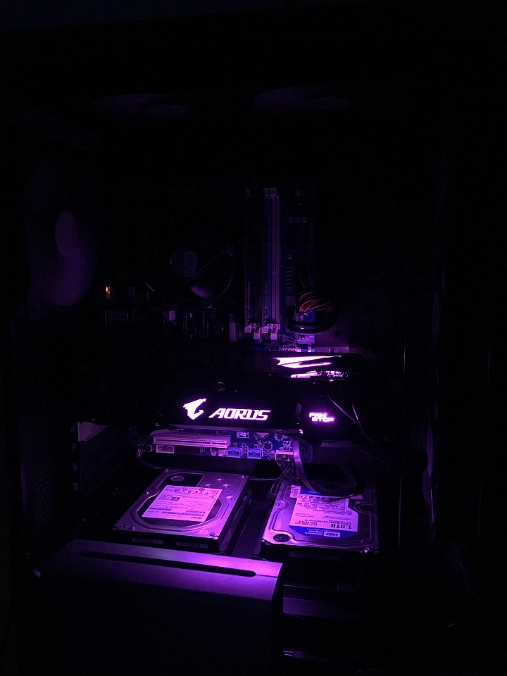 Gigabyte 技嘉 AORUS GeForce® GTX 1080 Ti Xtreme Edition 11G 開箱&簡單測試