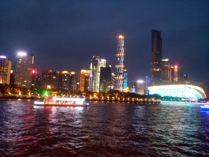 今年換手機前， infocus M530夜景垂死掙扎的夜景照片。
