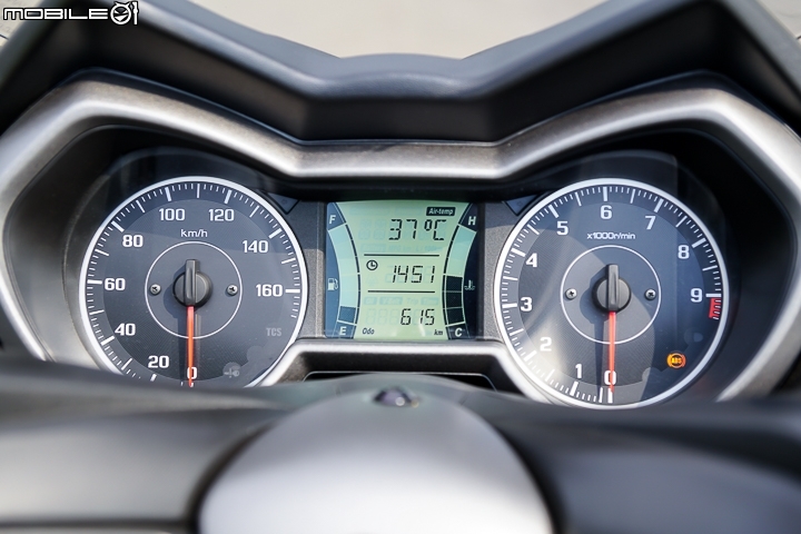 正面對決！YAMAHA XMAX vs SYM CRUiSYM 2017 上半年同價位黃牌羊大PK