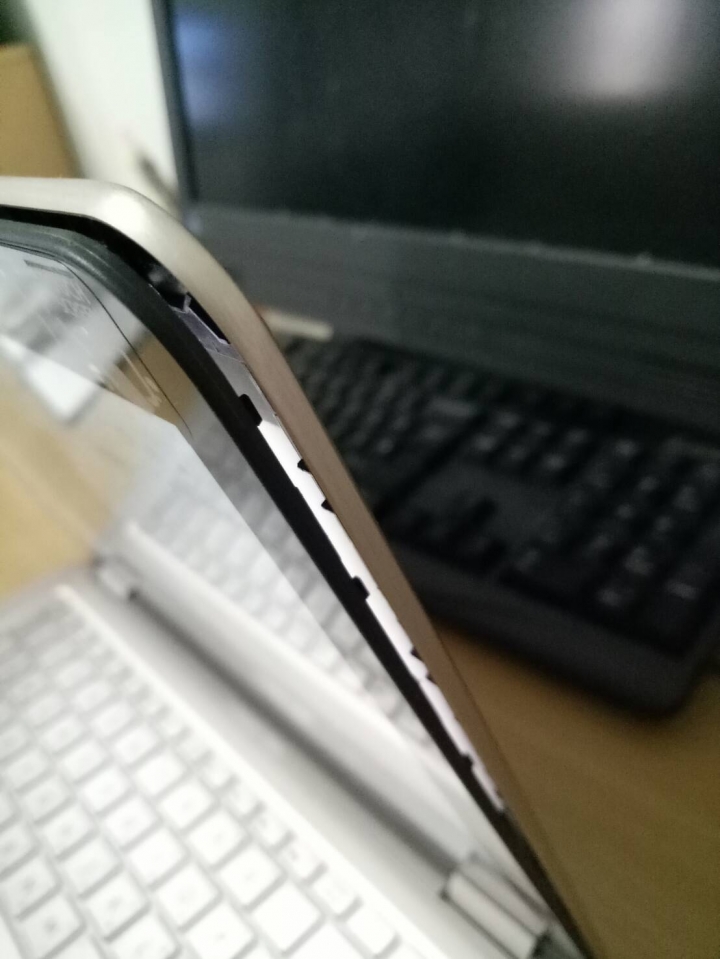 ASUS UX360CA 才買不到一週螢幕好像就快撥離了怎麼辦？？