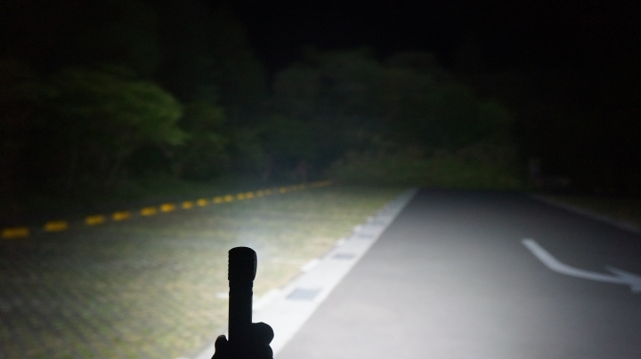 OLIGHT H2R 靈狐 2300流明磁吸充電泛光頭燈轉角燈