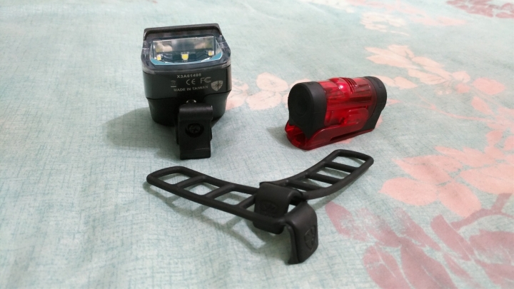 輕巧精美閃亮Roxim X7+R1車燈開箱！