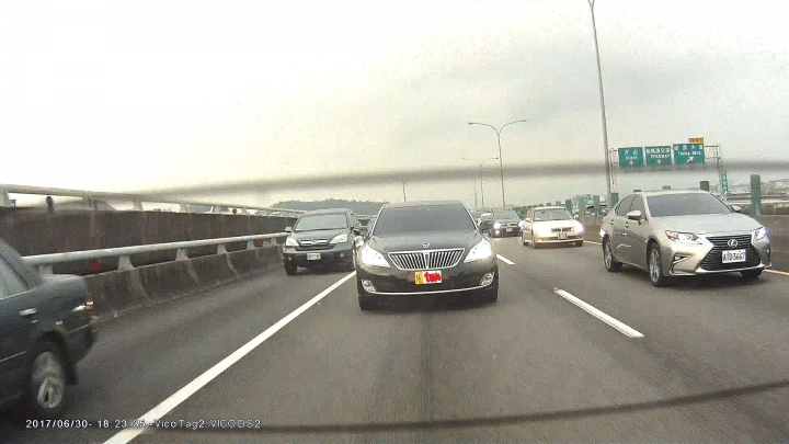 掛""外字""車牌的，行駛路肩變換至主線車道不知道會不會罰