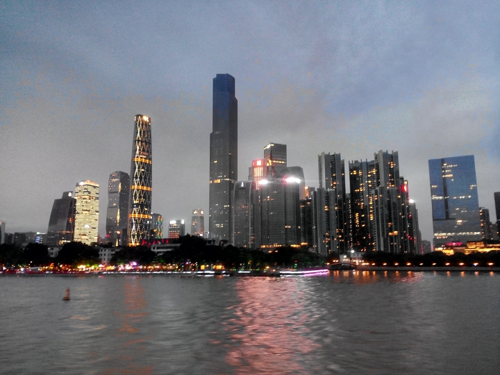今年換手機前， infocus M530夜景垂死掙扎的夜景照片。