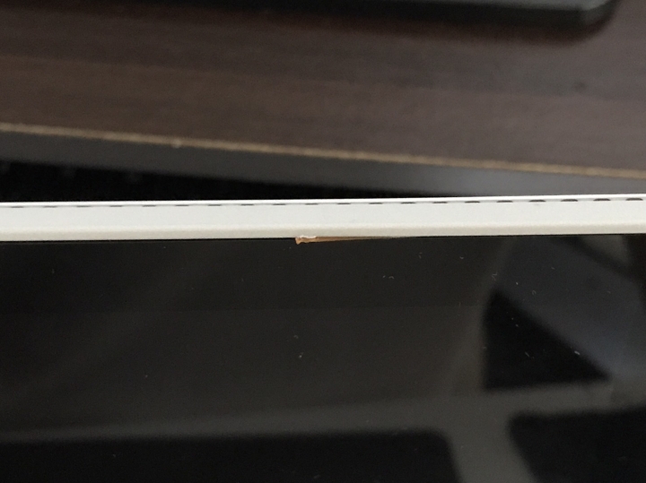我的surface pro 4螢幕邊跑出東西