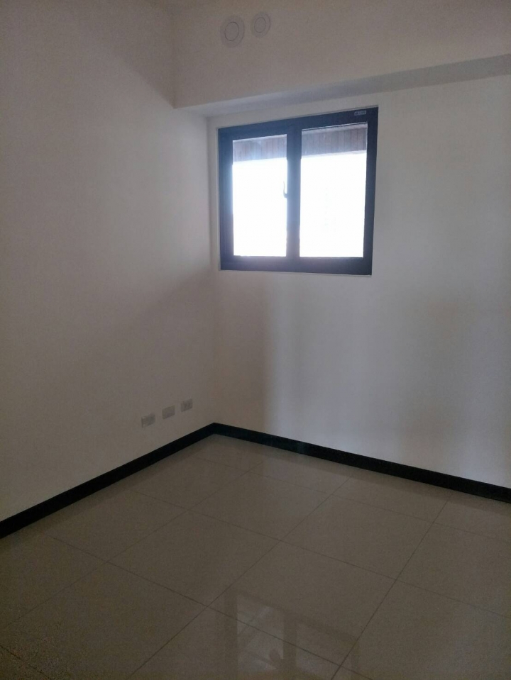 最近看上了myhome8的家具，但是未婚夫想要系統家具怎麼辦？