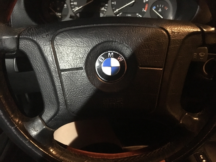 請問1995年BMW E36 318is可以換M3大盾方向盤嗎？？