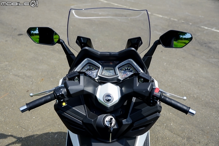 正面對決！YAMAHA XMAX vs SYM CRUiSYM 2017 上半年同價位黃牌羊大PK
