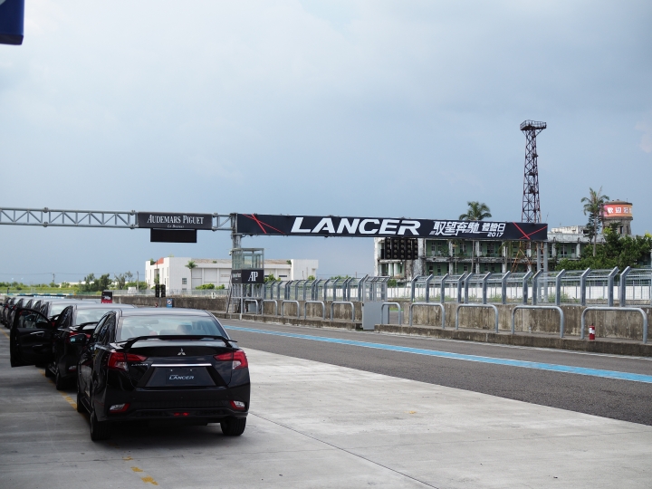 ［分享］左左右右搖擺一整天之開車開到爛屁股之三菱 Lancer 大鵬灣好會跑