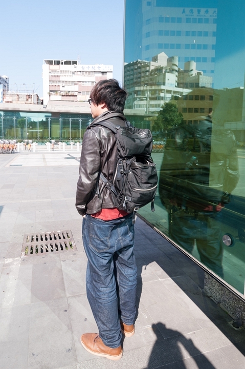 [分享] DIESEL JOGGJEANS TRUCKTER 原色大寬褲