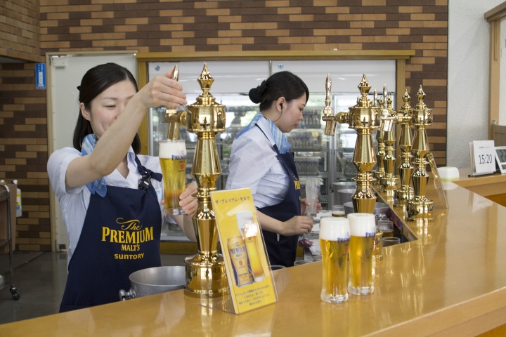 使用天然水釀造啤酒的三得利武藏野啤酒工廠