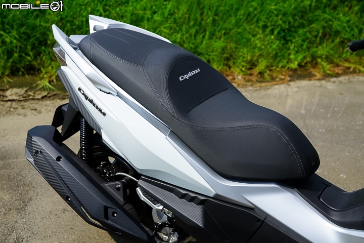 正面對決！YAMAHA XMAX vs SYM CRUiSYM 2017 上半年同價位黃牌羊大PK