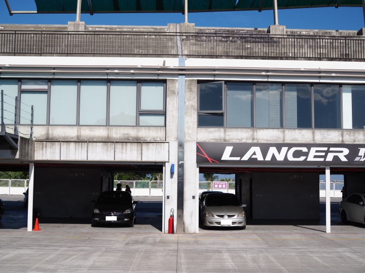 ［分享］左左右右搖擺一整天之開車開到爛屁股之三菱 Lancer 大鵬灣好會跑