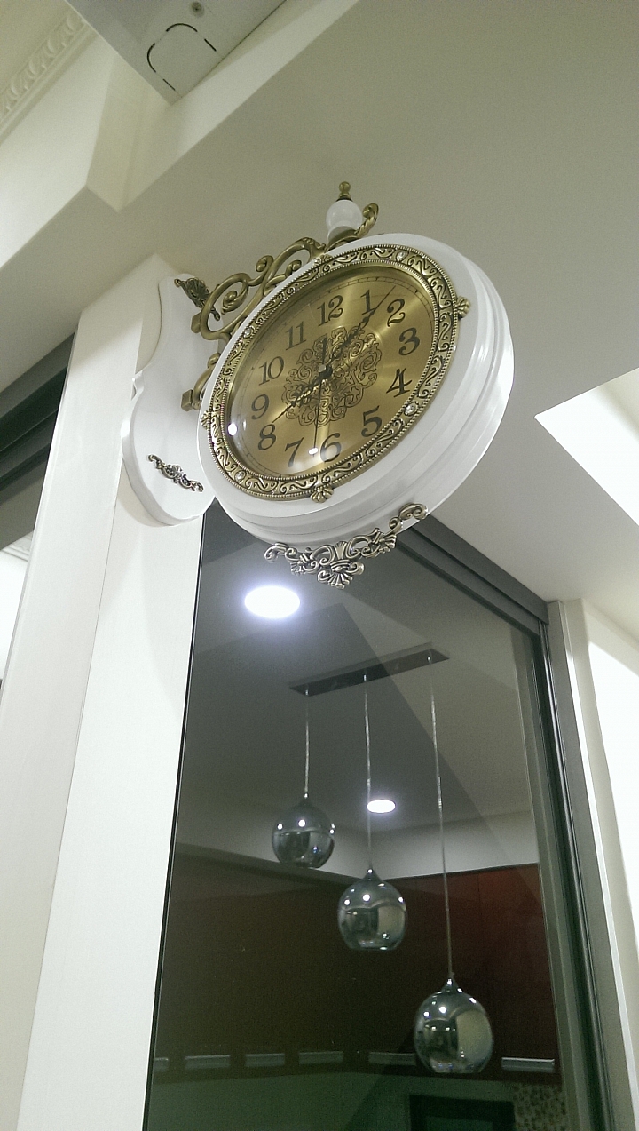 【開箱】金屬雙面掛鐘