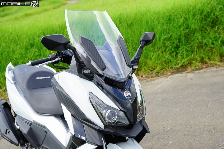 正面對決！YAMAHA XMAX vs SYM CRUiSYM 2017 上半年同價位黃牌羊大PK
