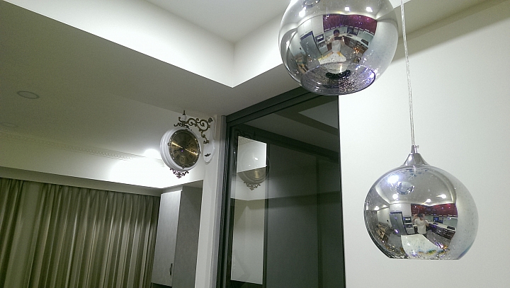 【開箱】金屬雙面掛鐘