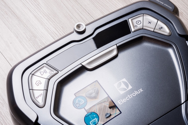會走路的伊萊克斯完美管家～Electrolux Motion Sen se 掃地機器人台灣開箱首發！