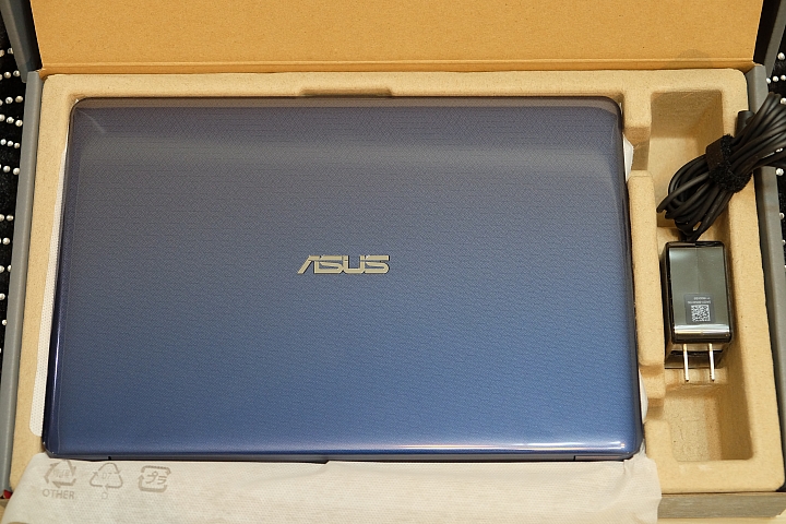 ASUS E203N 首發開箱 灰色