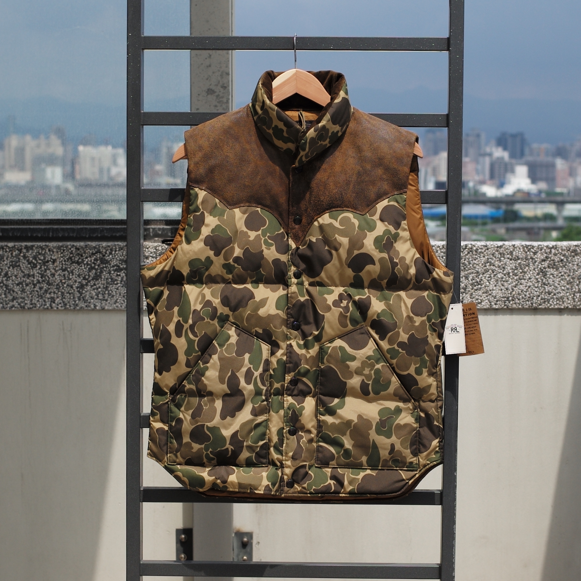[迷彩背心] RRL SUEDEYOKE CAMO DOWN VEST Mobile01