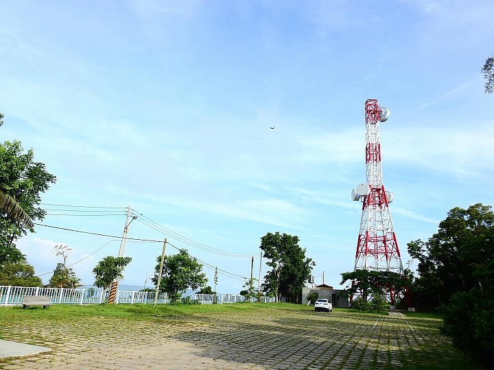 Nikon P900在中寮山上像是空拍機拍高速公路