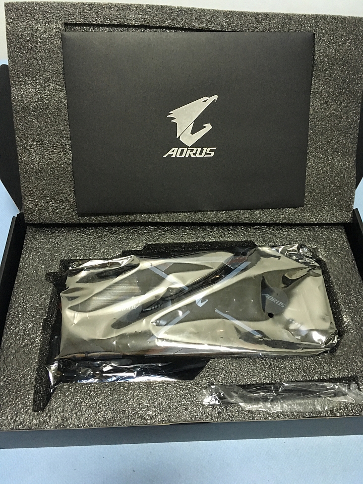 Gigabyte 技嘉 AORUS GeForce® GTX 1080 Ti Xtreme Edition 11G 開箱&簡單測試
