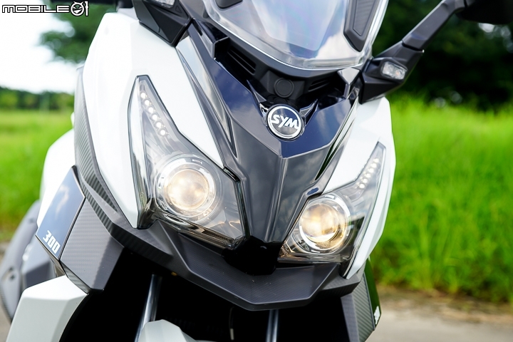 正面對決！YAMAHA XMAX vs SYM CRUiSYM 2017 上半年同價位黃牌羊大PK