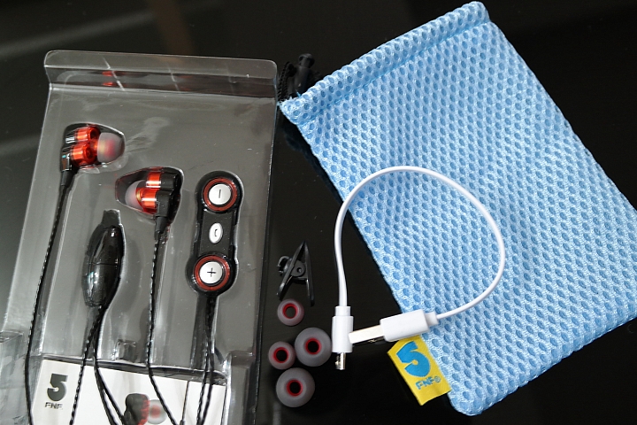 體驗 藍牙雙單體 ifive 極致美聲4D磁吸項鍊藍牙耳機