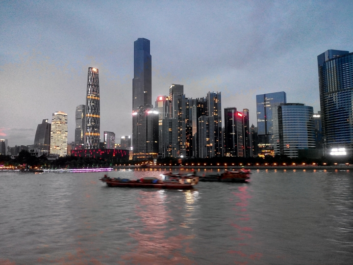 今年換手機前， infocus M530夜景垂死掙扎的夜景照片。