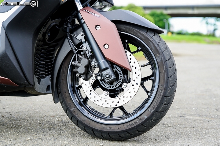 正面對決！YAMAHA XMAX vs SYM CRUiSYM 2017 上半年同價位黃牌羊大PK