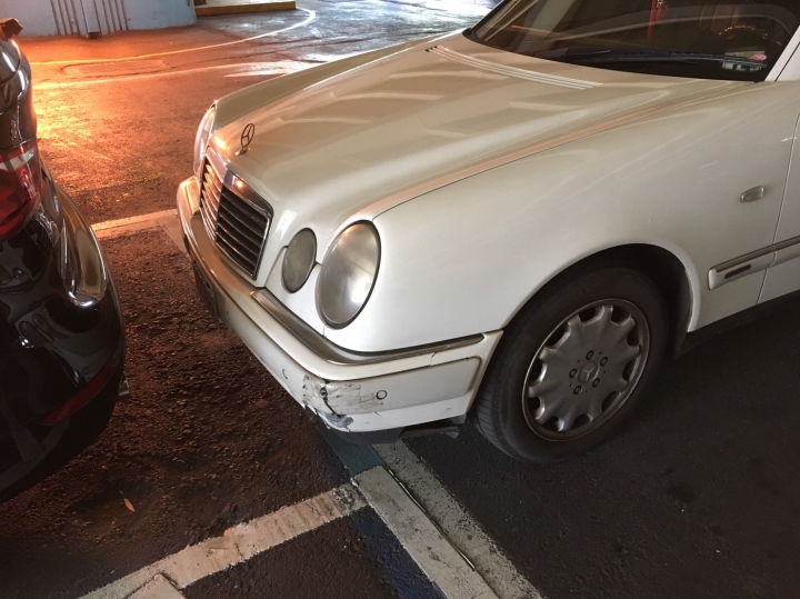 最後一個進停車場的人要停去那?