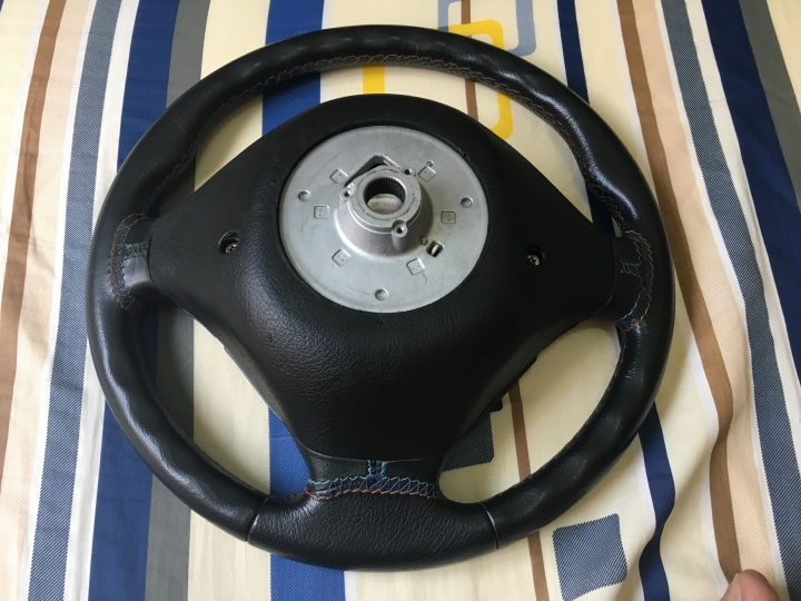 請問1995年BMW E36 318is可以換M3大盾方向盤嗎？？