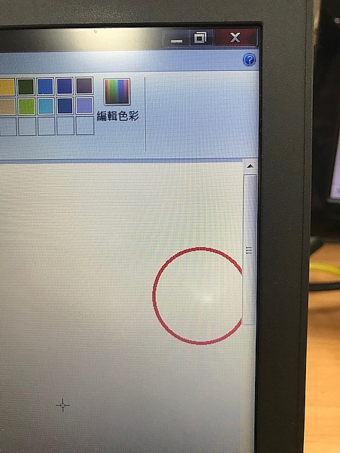 買了三年國際保固的L牌筆電，但是螢幕白斑不保固!