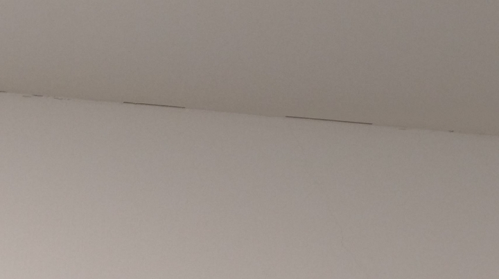 裝潢不到一年牆角有裂痕是正常的嗎