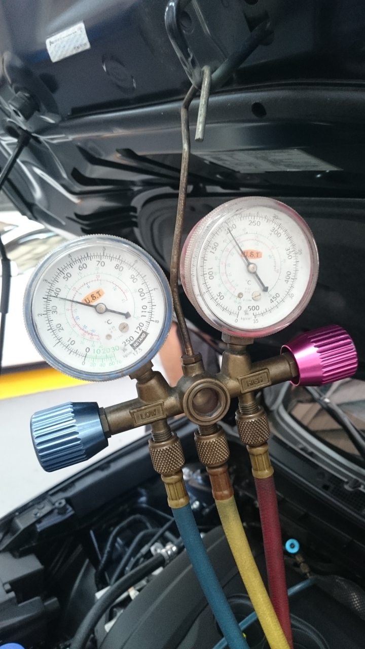 車子要開動才有冷氣,靜止時都變送風(馬自達CX-3新車未滿一年),請問這是什麼問題,有回原廠但沒解決...